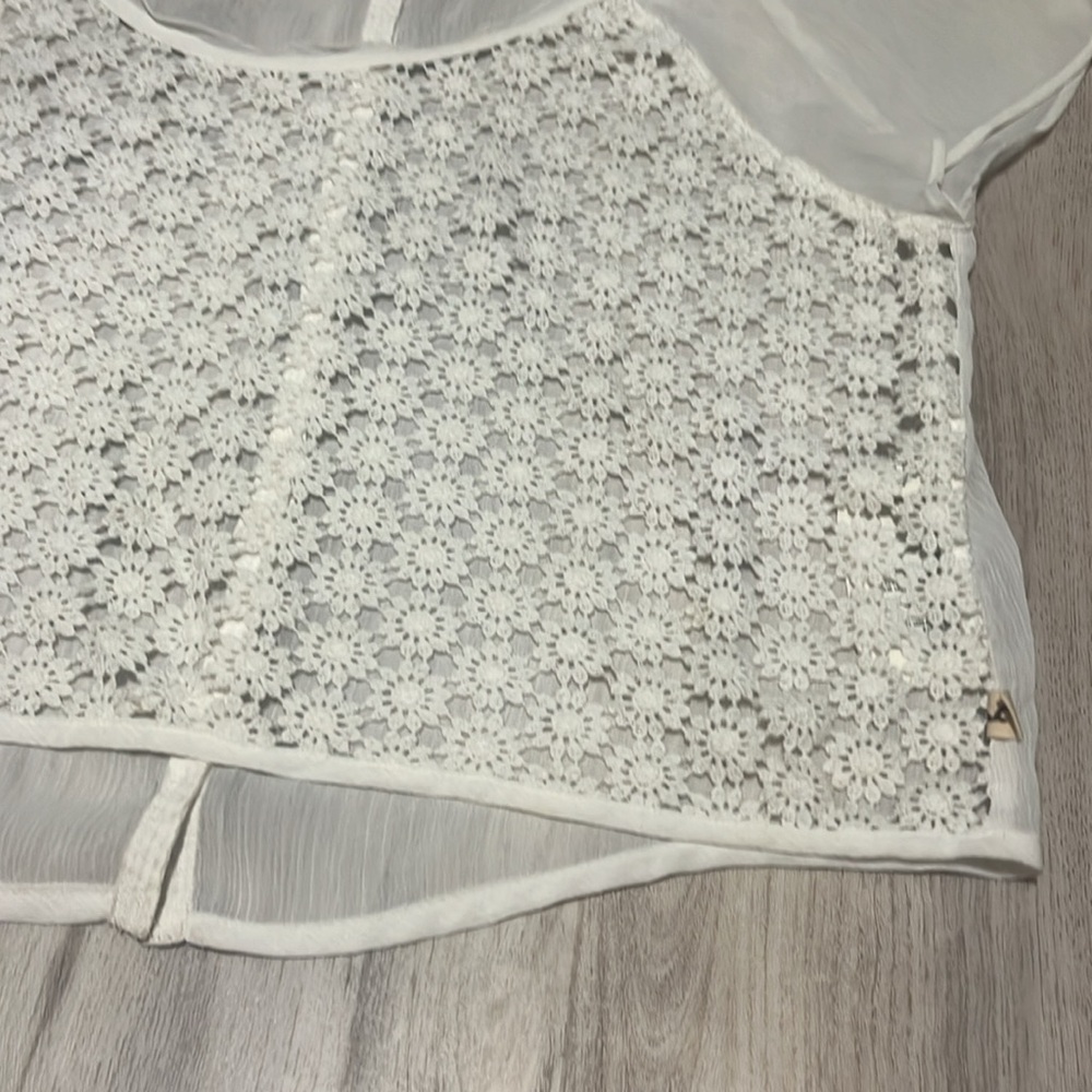 Hollister White Crochet Lace Sheer  Crop Short Sleeve Blouse Medium - Picture 2 of 4